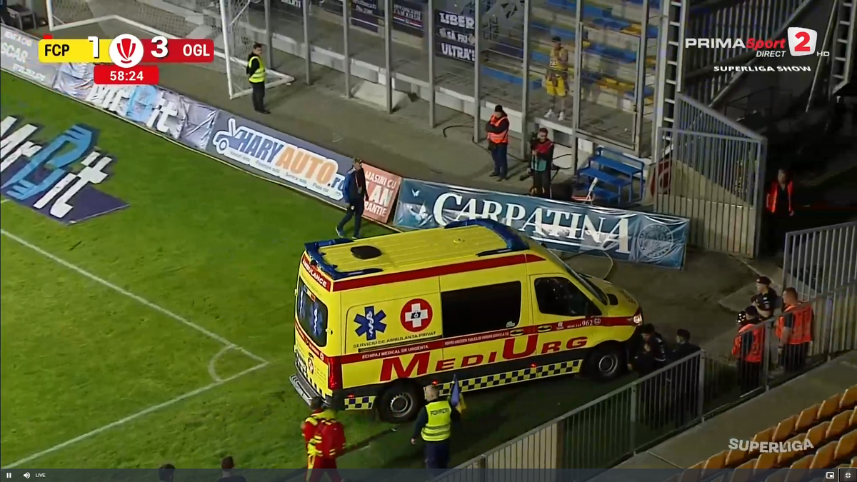 Imagini îngrozitoare în Petrolul - Oțelul » Marcatorul, transportat cu ambulanța la spital