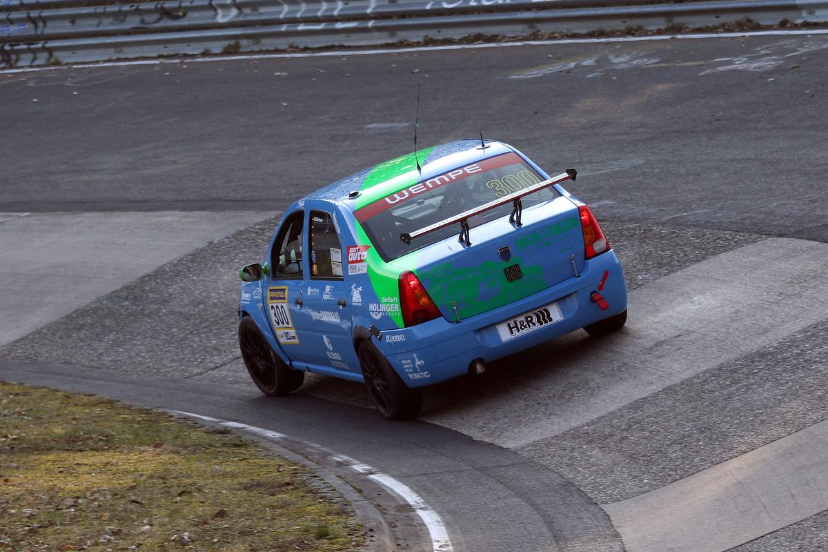 Dacia a cucerit internetul! Pozele cu modelul românesc fac înconjurul lumii