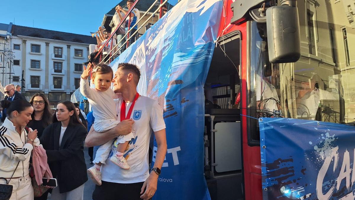 Sărbătoare de titlu în piața „Mihai Viteazul”, din Craiova