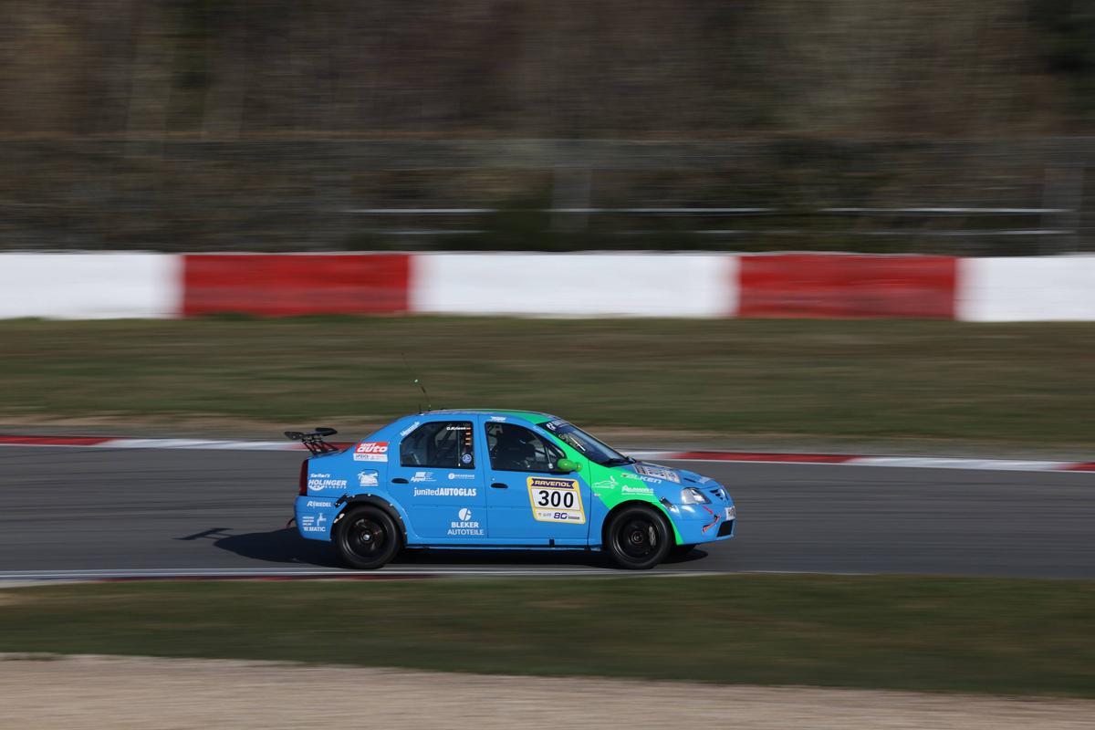 Dacia Logan a cucerit cursa de 24 de ore de la Nurburgring