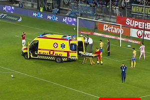 Imagini îngrozitoare în Petrolul - Oțelul » Marcatorul, aproape de o tragedie