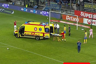 Imagini îngrozitoare în Petrolul - Oțelul » Marcatorul, transportat cu ambulanța la spital