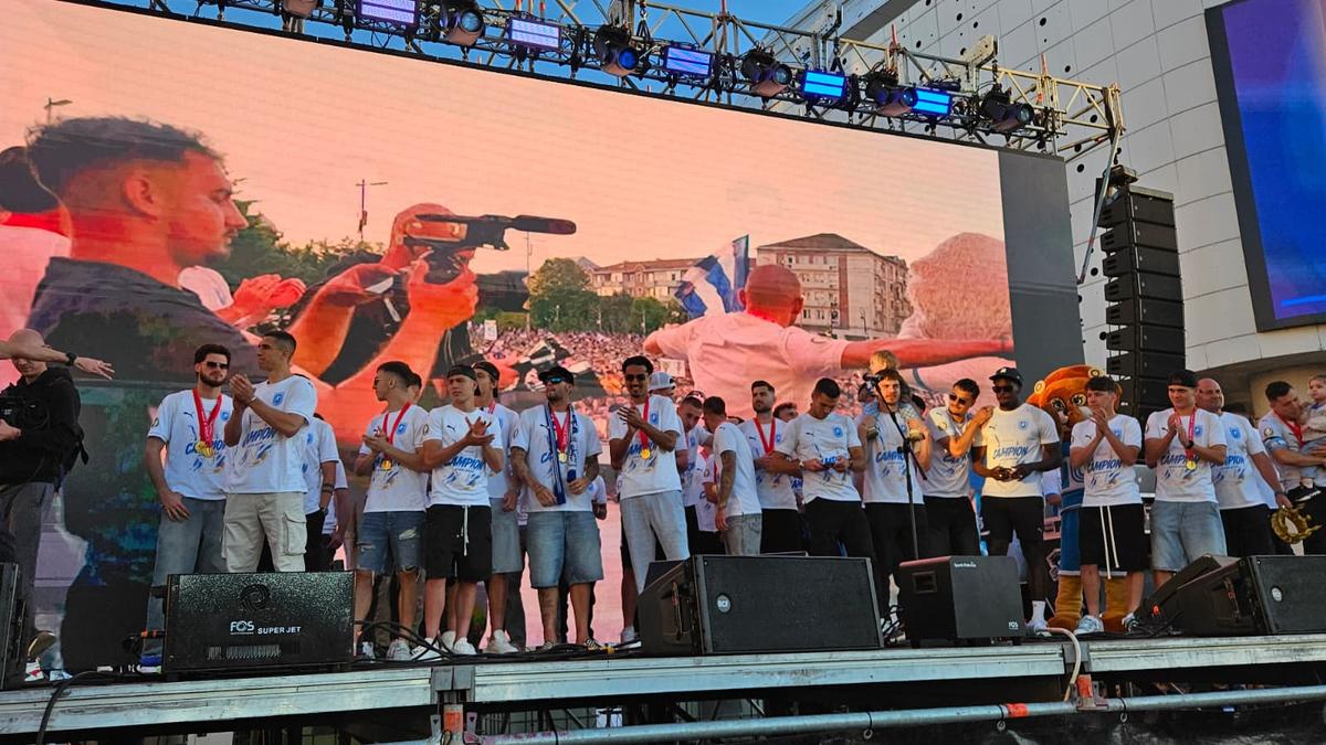 Sărbătoare de titlu în piața „Mihai Viteazul”, din Craiova