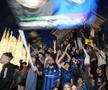 Ce sărbătoare în Piața Domului! Cristi Chivu a ridicat trofeele și a cântat cu sute de mii de oameni