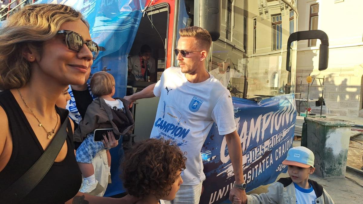 Sărbătoare de titlu în piața „Mihai Viteazul”, din Craiova
