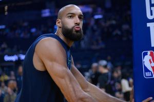 „Armata” impresionantă de oameni care stă în spatele succesului unuia dintre cei mai buni jucători defensivi din NBA