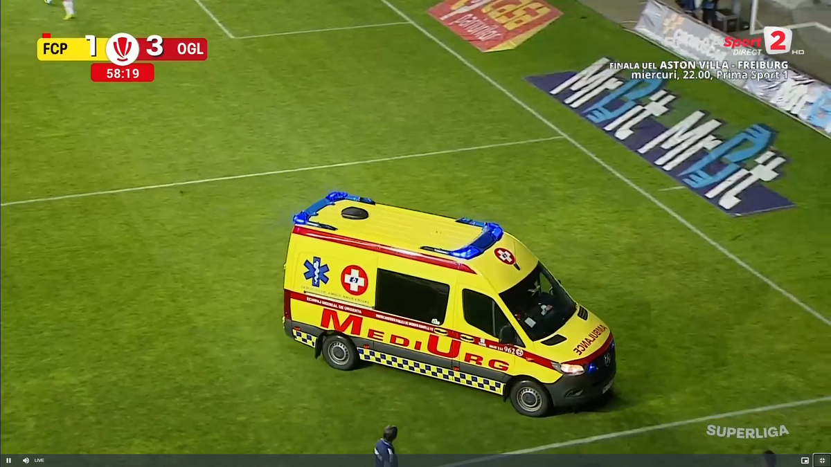 Imagini îngrozitoare în Petrolul - Oțelul » Marcatorul, transportat cu ambulanța la spital