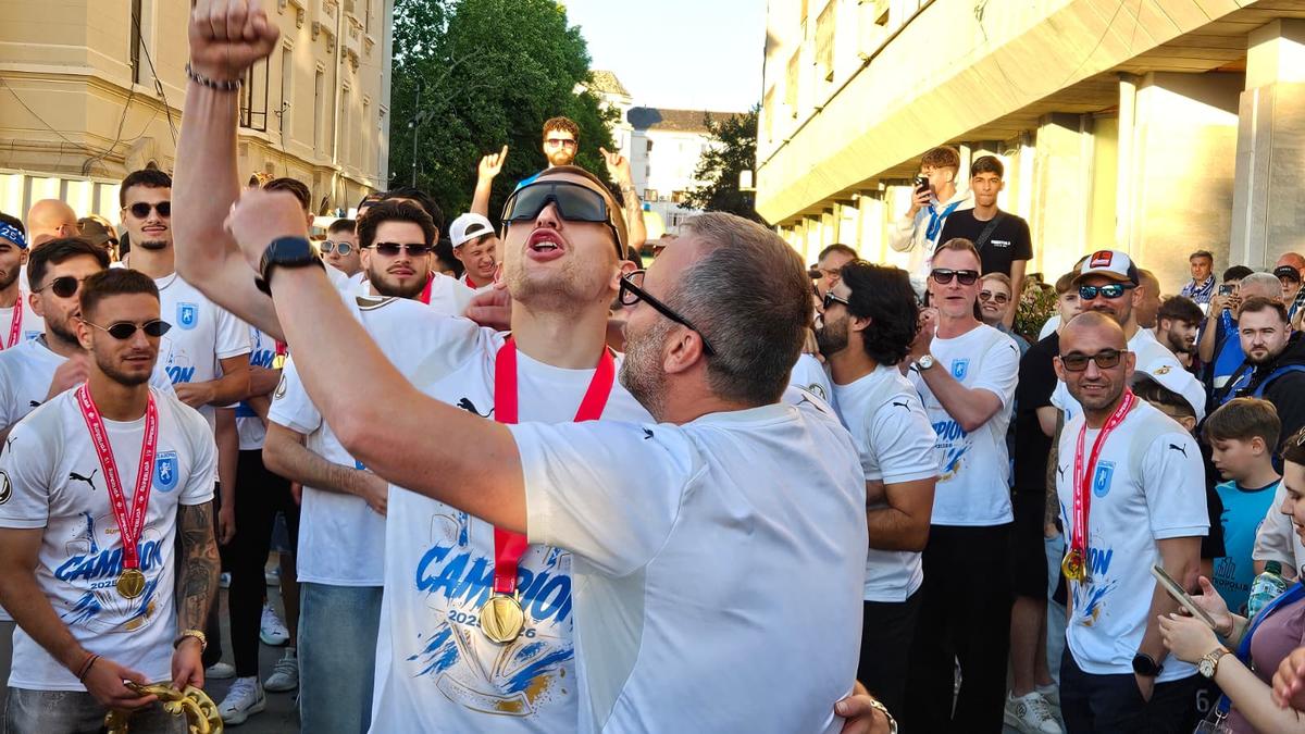 Sărbătoare de titlu în piața „Mihai Viteazul”, din Craiova
