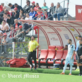 Marius Baciu, pe banca echipei Daco-Getica, în timpul meciului pierdut la Arad. Foto: Viorel Muscă