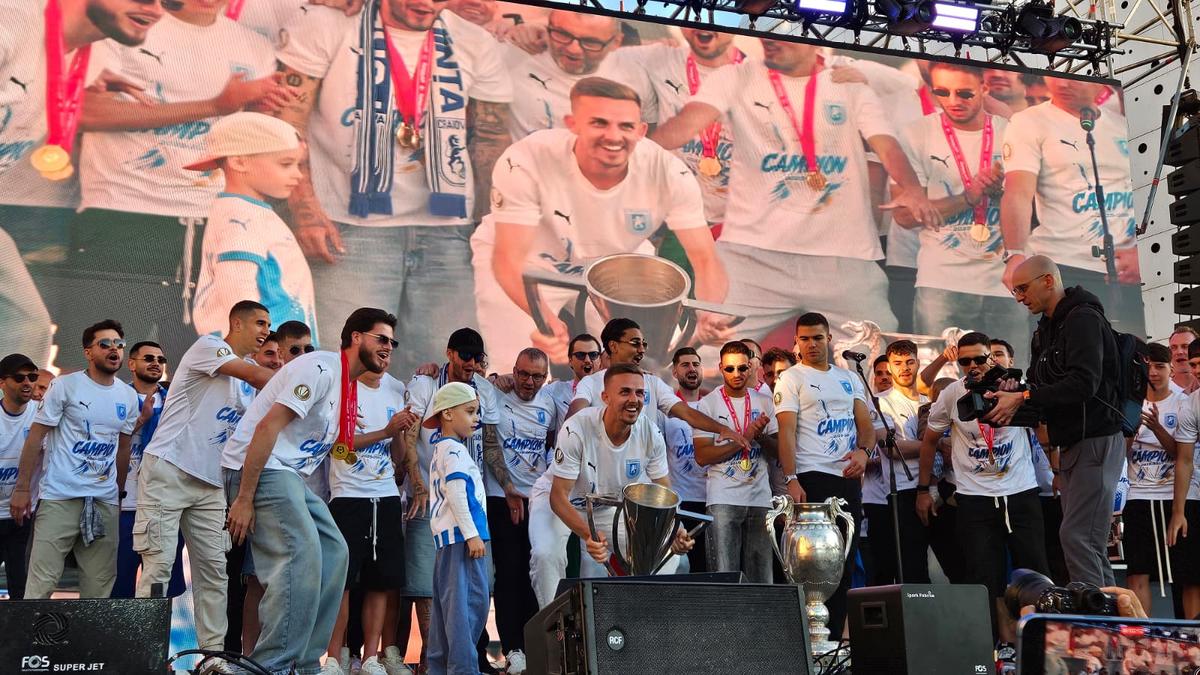 Sărbătoare de titlu în piața „Mihai Viteazul”, din Craiova