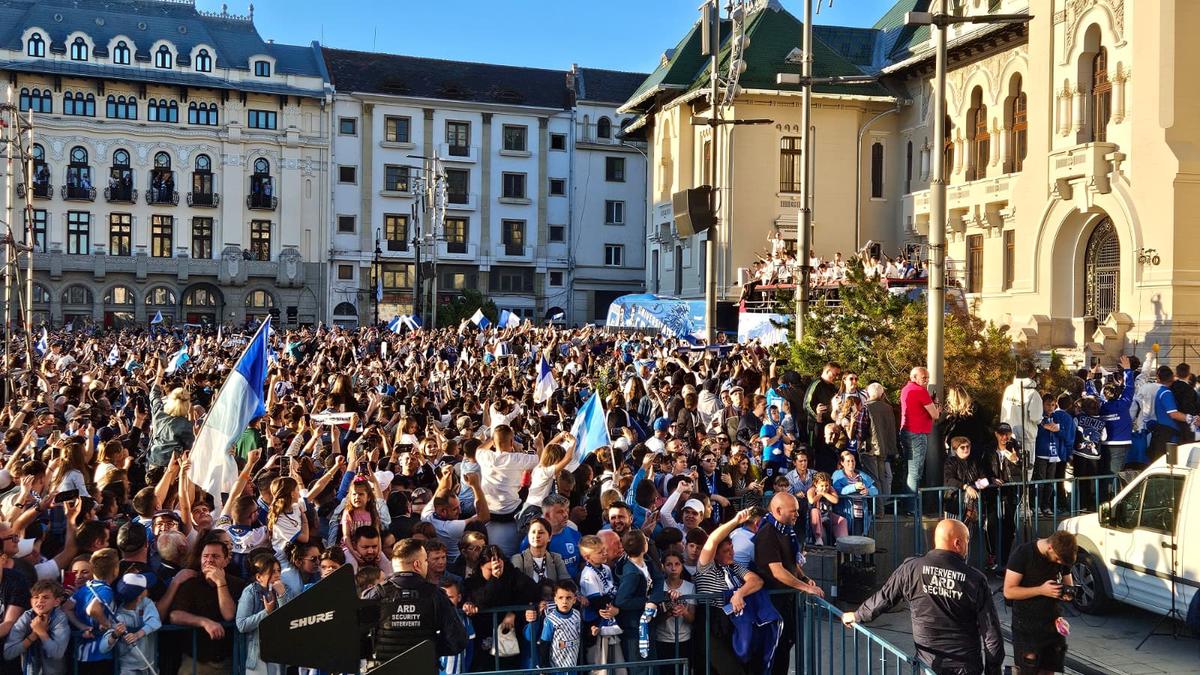 Sărbătoare de titlu în piața „Mihai Viteazul”, din Craiova