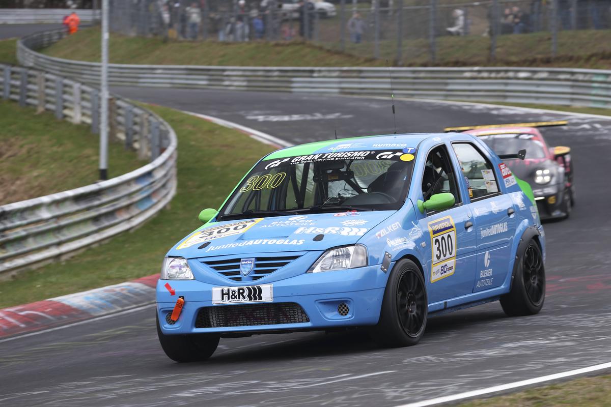 Dacia a cucerit internetul! Pozele cu modelul românesc fac înconjurul lumii