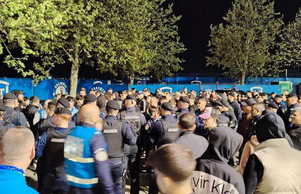 După înfrângerea cu Metaloglobus, ultrașii lui Farul Constanța au luat foc: „Jucători de Serie B, vă rupem picioarele!”