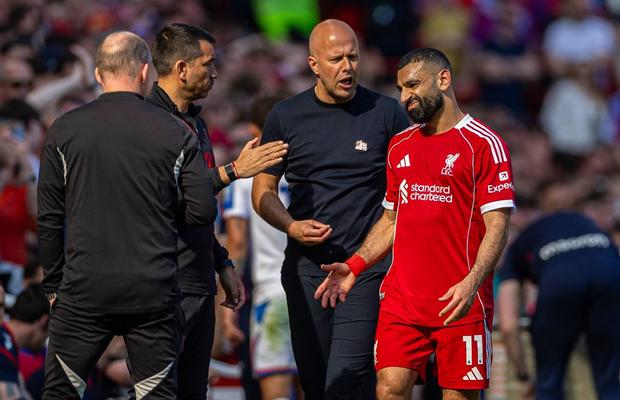 Arne Slot îi răspunde lui Salah: „Liverpool a devenit campioană tocmai cu stilul meu! Atunci și era și el fericit”