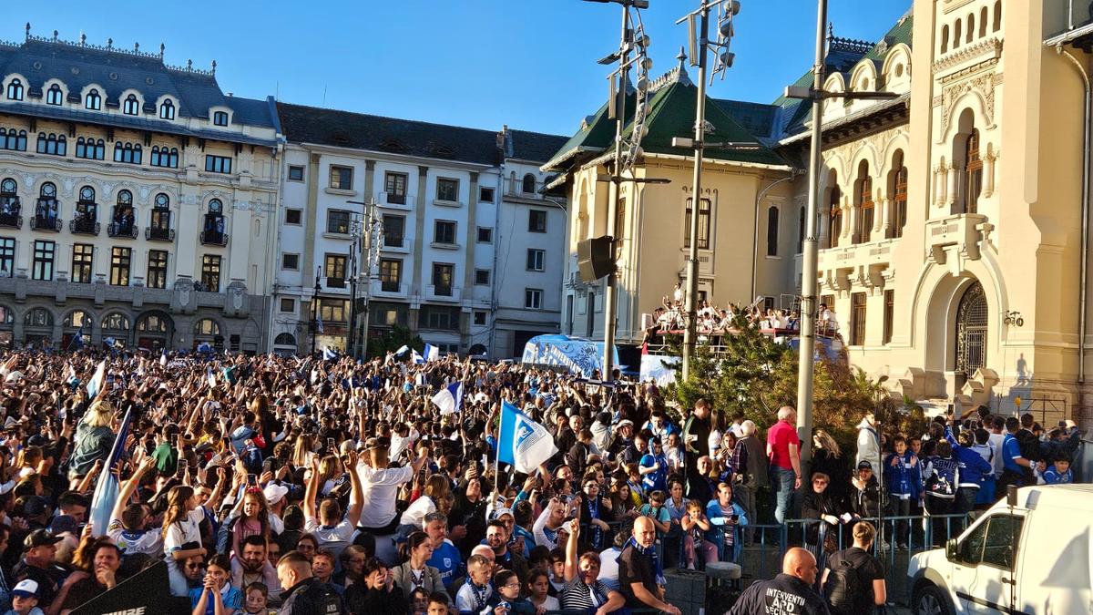 Sărbătoare de titlu în piața „Mihai Viteazul”, din Craiova
