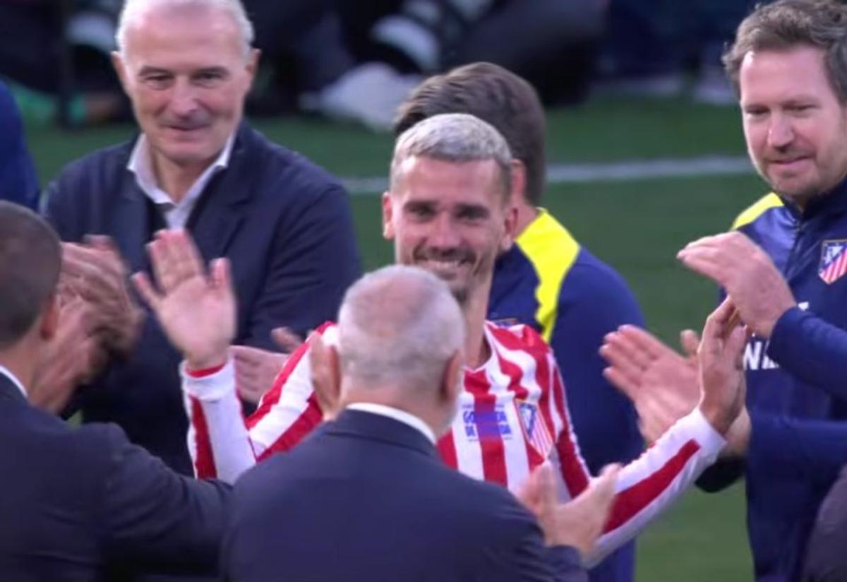 Atletico în lacrimi » Metropolitano și-a luat rămas bun de la legenda Antoine Griezmann: „Am greșit când am mers la Barcelona. Vă cer iertare”