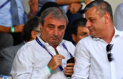 Mihai Stoichiță, oprit de poliție, în timp ce se afla în direct: „Stați că vorbesc la televizor”