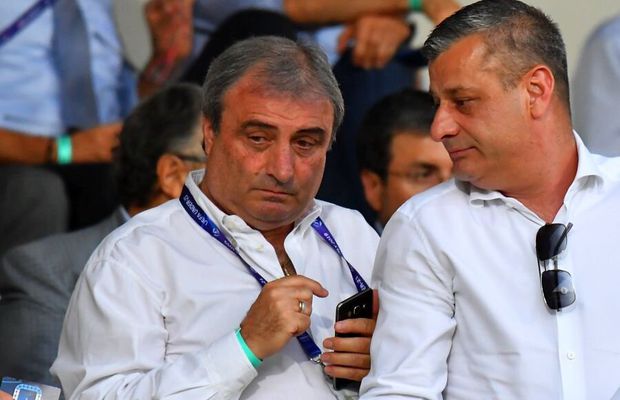 Mihai Stoichiță, oprit de poliție, în timp ce se afla în direct: „Stați că vorbesc la televizor”