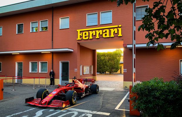 Cu monopostul pe străzile din Maranello » Charles Leclerc: „Îmi pare rău dacă v-am trezit” :)