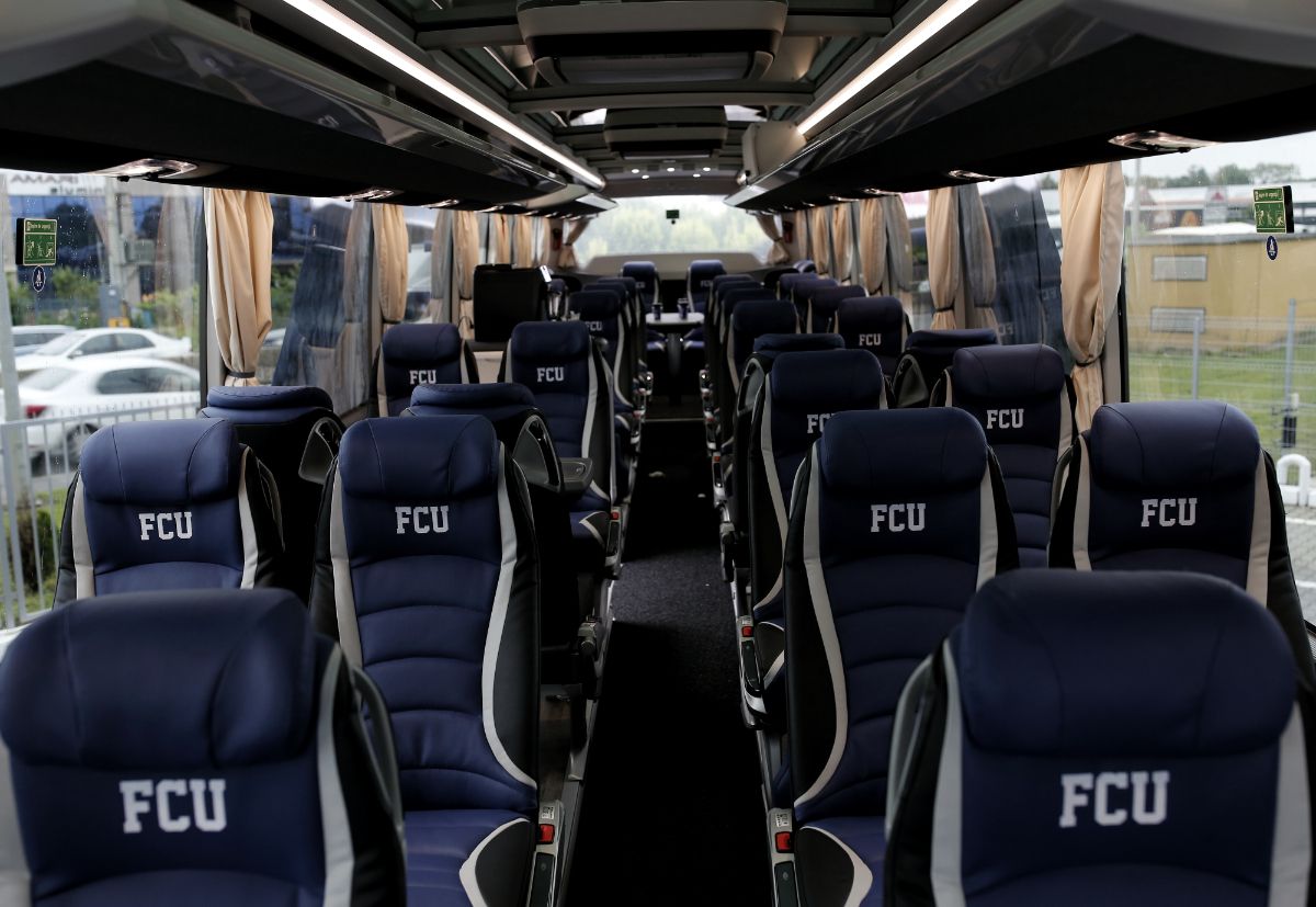 FCU Craiova 1948 și-a prezentat autocarul de peste 500.000 de euro: „E ca un Maybach!” + au transferat un ghanez