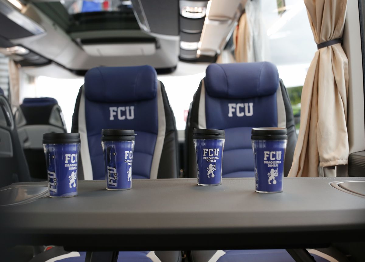 FCU Craiova 1948 și-a prezentat autocarul de peste 500.000 de euro: „E ca un Maybach!” + au transferat un ghanez