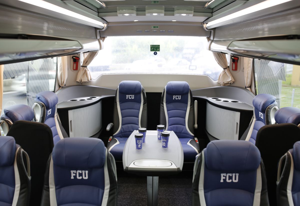 FCU Craiova 1948 și-a prezentat autocarul de peste 500.000 de euro: „E ca un Maybach!” + au transferat un ghanez