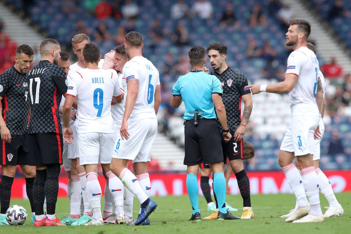 Jucătorii n-au înțeles nimic, fanii au luat foc pe Twitter! Moment bizar în finalul meciului Croația - Cehia