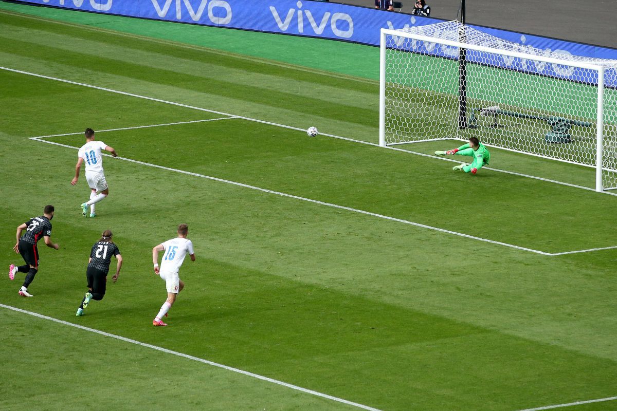 Moment incredibil la Euro 2020 » Eroul Cehiei, plin de sânge la faza golului