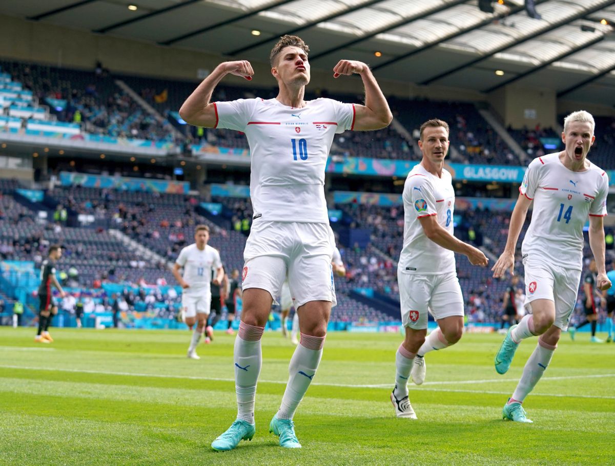 Moment incredibil la Euro 2020 » Eroul Cehiei, plin de sânge la faza golului