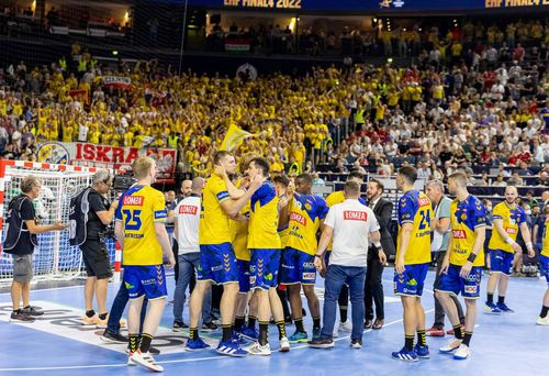 Vive Kielce și Barcelona vor disputa duminică finala Ligii Campionilor la handbal masculin. În semifinale, polonezii au trecut de Veszprem, scor 37-35, iar catalanii de Kiel, cu 34 la 30.