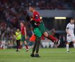 Cristiano Ronaldo, luat în brațe de un spectator care a intrat pe teren