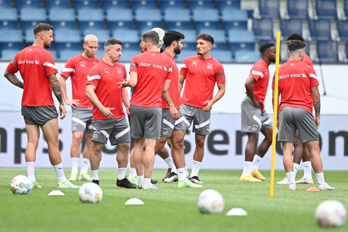 Conferință Edi Iordănescu și Nicolae Stanciu înainte de Elveția - România: „Nu este o bucurie să auzi că adversarii spun că suntem o echipă mică. Avem două opțiuni”