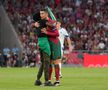 Imaginile serii în preliminariile Euro » Un spectator a pătruns pe teren, iar ce a făcut cu Cristiano Ronaldo e deja viral