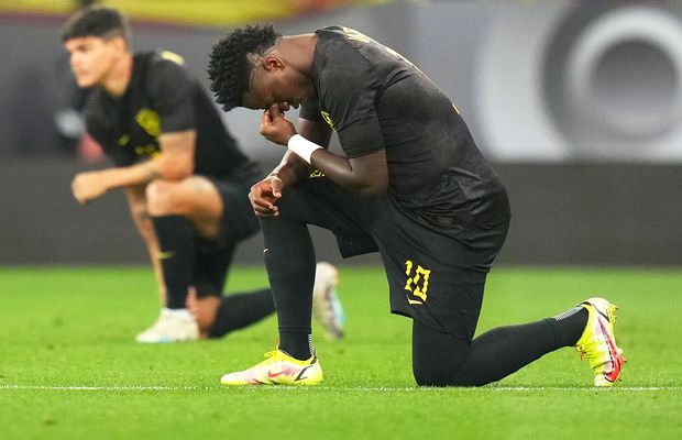 Alt scandal de rasism! Vinicius acuză un agent că ar fi scos o banană și i-a zis: „Mâinile sus! Ăsta e pistolul meu pentru tine!”