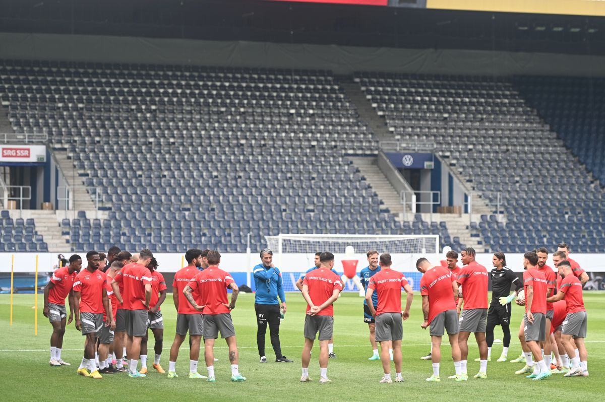 Conferință Edi Iordănescu și Nicolae Stanciu înainte de Elveția - România: „Nu este o bucurie să auzi că adversarii spun că suntem o echipă mică. Avem două opțiuni”