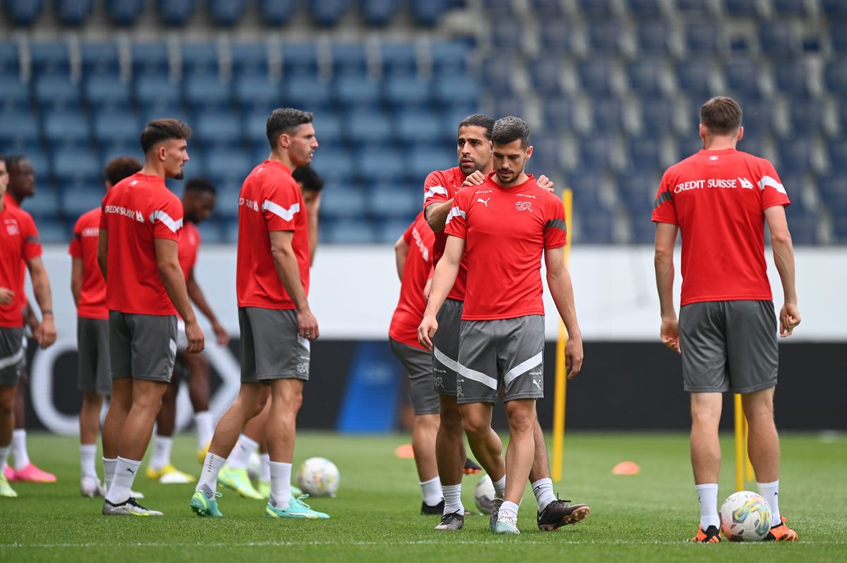 Conferință Edi Iordănescu și Nicolae Stanciu înainte de Elveția - România: „Nu este o bucurie să auzi că adversarii spun că suntem o echipă mică. Avem două opțiuni”