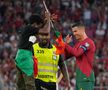 Imaginile serii în preliminariile Euro » Un spectator a pătruns pe teren, iar ce a făcut cu Cristiano Ronaldo e deja viral