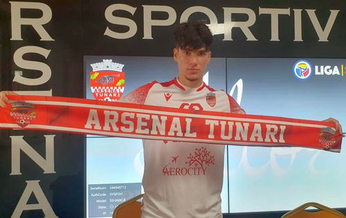 FCSB l-a cedat în Liga 2, la nou-promovata CS Tunari, pe mijlocașul Mario Sebastian Geantă, 17 ani. El vine din academia roș-albaștrilor.