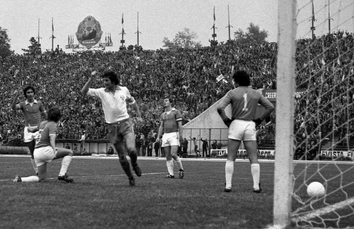 40 de ani de la ultimul meci din cariera lui Cornel Dinu. Mister visa să revoluționeze fotbalul: „Sper să inventez lucruri noi, poate chiar un alt sistem de joc. Am vorbit deja cu Ferguson"