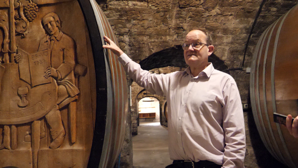 Reporterii GSP, în vizită la o cramă de peste 700 de ani din Würzburg » Cum arată cea mai veche sticlă de vin din lume, care datează de pe vremea lui Shakespeare