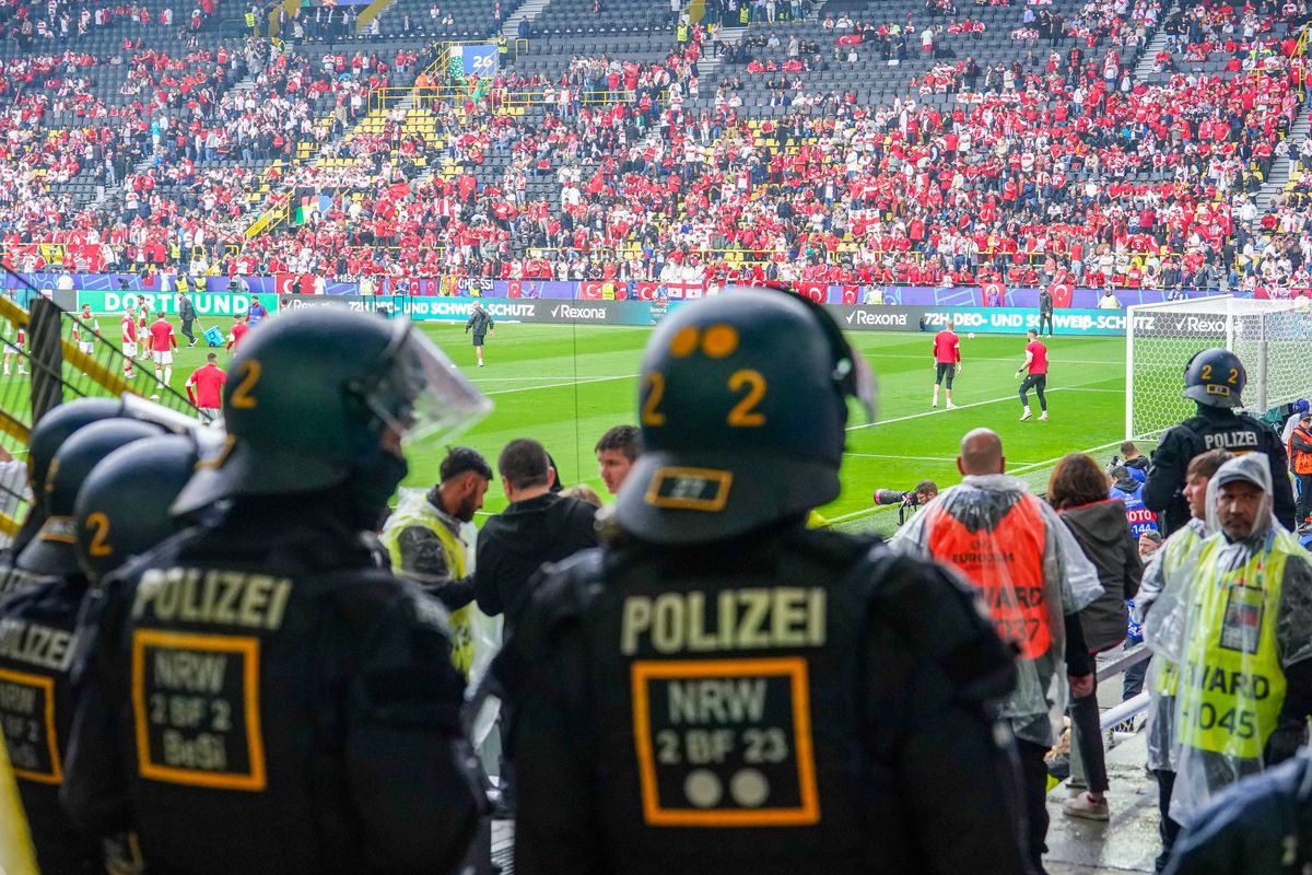 Bătaie generală între fani la Turcia - Georgia » Primele violențe pe un stadion de la EURO 2024