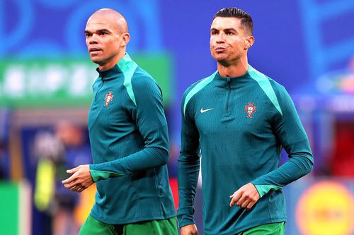 Pepe și Cristiano Ronaldo sunt acum cei mai în vârstă fotbaliști de câmp cu meci la un Campionat European // foto: Imago Images