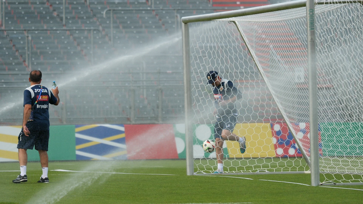 Discursul care a transformat naționala » Cum și-a motivat Edi Iordănescu elevii înainte de România - Ucraina