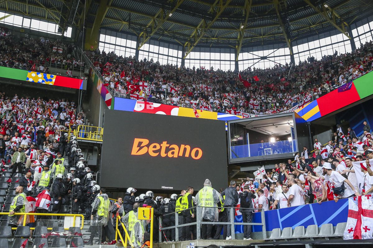 Bătaie generală între fani la Turcia - Georgia » Primele violențe pe un stadion de la EURO 2024