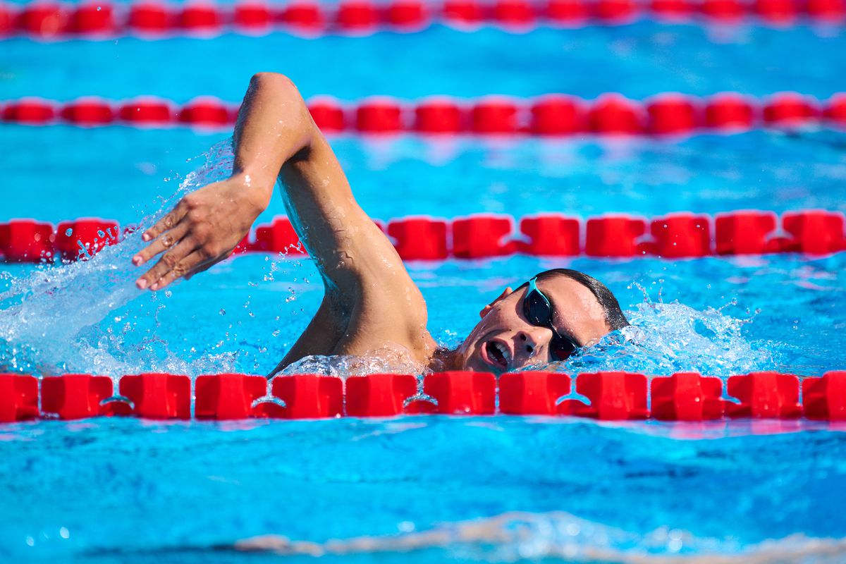 David Popovici s-a calificat în semifinale cu cel mai bun timp la 100 m liber