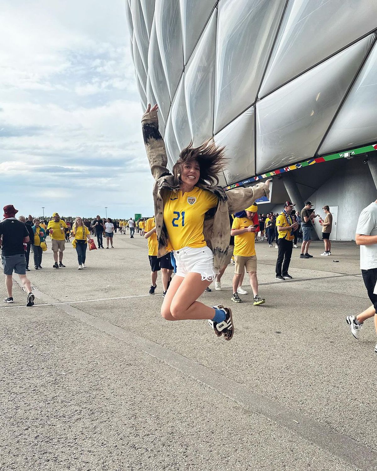 Ea l-a susținut la România - Ucraina » Cine e și ce facultate a absolvit soția lui Stanciu: „Atunci am înțeles ce fel de fată e”