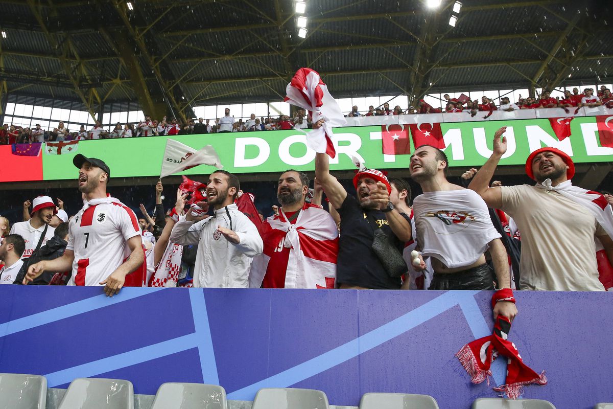 Bătaie generală între fani la Turcia - Georgia » Primele violențe pe un stadion de la EURO 2024