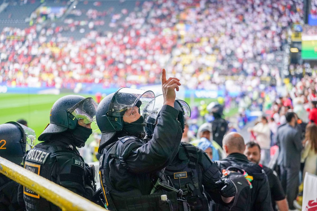Bătaie generală între fani la Turcia - Georgia » Primele violențe pe un stadion de la EURO 2024