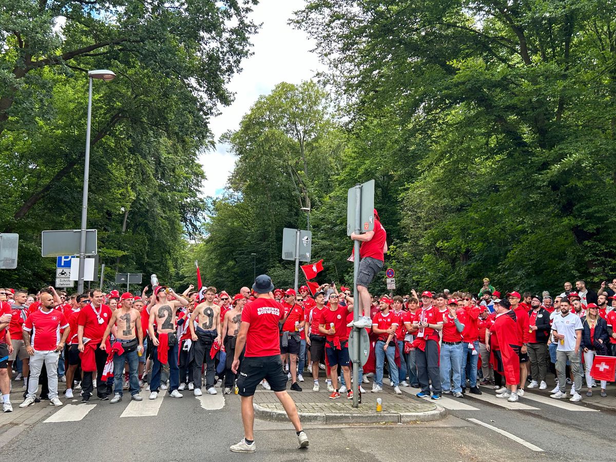 Aici vom juca împotriva Belgiei: stadionul la care ajungi prin pădure! » Ponturi de la echipa GSP aflată în Germania: vă vor ajuta enorm și scăpați de un stres