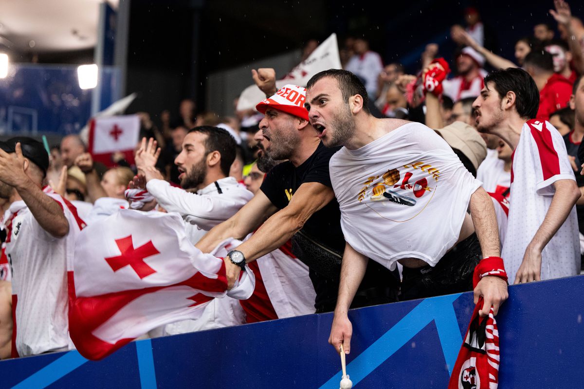 Bătaie generală între fani la Turcia - Georgia » Primele violențe pe un stadion de la EURO 2024
